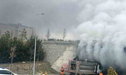 Başakşehir Çam ve Sakura Şehir Hastanesi girişinde otobüste bilinmeyen bir nedenle yangın çıktı. Olay yerine itfaiye ekipleri sevk edildi.