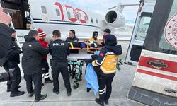 Bingöl’de kalçası kırılan çocuk ambulans uçakla hastaneye sevk edildi