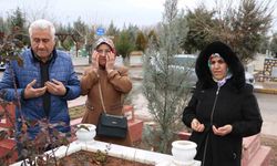 Diyarbakır’da depremde hayatını kaybedenler kabirleri başında anıldı