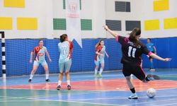 Denizli’nin ev sahipliğinde gerçekleşen futsalda yarı finalistler belli oldu