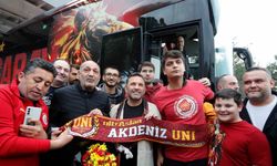 Galatasaray, Antalya’da sevgi gösterileri ile karşılandı