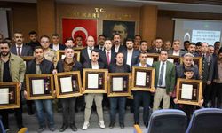 Hakkari’de şehit ailelerine devlet övünç madalyası verildi