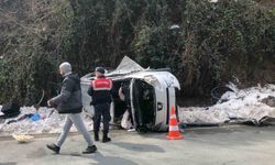 İşçi servisi ile hafif ticari araç çarpıştı: 3 yaralı