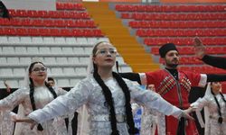 Kars’ta Kafkas rüzgarı: Kulüpler arası folklor yarışması yapıldı