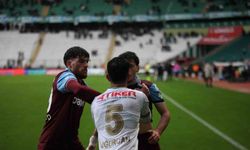 Konyaspor - Trabzonspor maçının uzatma dakikalarında kavga çıktı