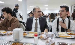 Rektör Göktaş öğrencilerle iftar açtı