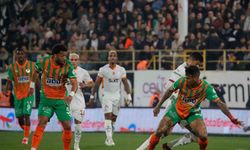 Trendyol Süper Lig: Corendon Alanyaspor: 1 - Galatasaray: 0 (İlk yarı)