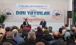 Ünlü yazar gençlere seslendi: "Büyük düşünün ve cesur adımlar atın"