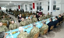 Vali Soytürk ve 1. Ordu Komutanı Orgeneral Tokel Mehmetçik ile iftar yaptı