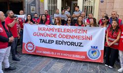 İzBB işçi ikramiyelerini yine ödemedi: Emekçiler eyleme geçti