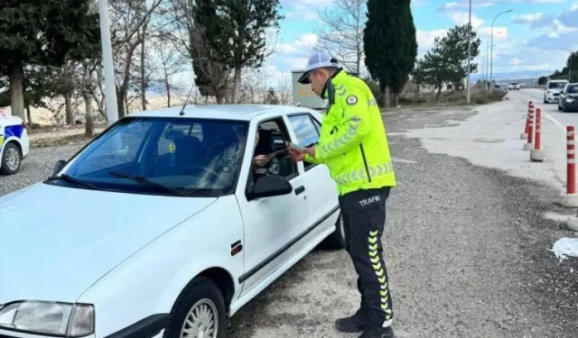 Bilecik'te 224 araç sürücüsü denetlendi, 2 araç sürücüsü trafikten men edildi