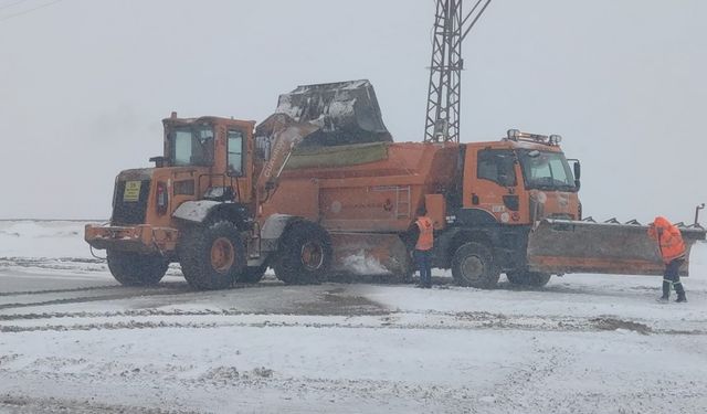 Erzurum’da 2409 rakımda karla mücadele