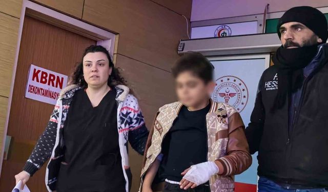 Okulun duvarına tırmanırken tel eline saplanan çocuk yaralandı