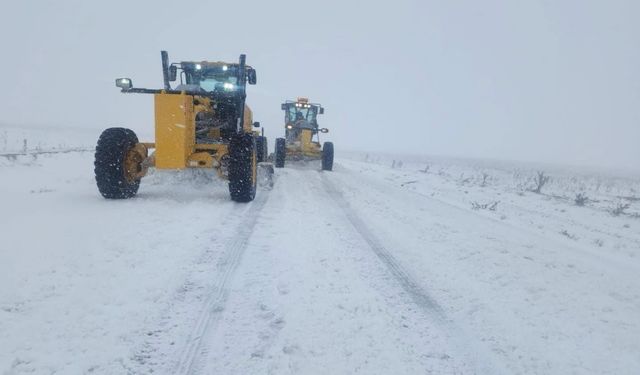 Aksaray’ın yüksek kesimleri beyaza büründü