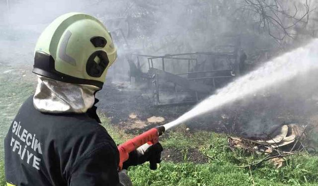 Bilecik’te boş bir arazide çıkan yangın büyümeden söndürüldü