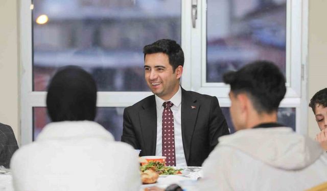 Genç Kaymakamı Güzel, SYDV tarafından desteklenen ailelerle iftar açtı