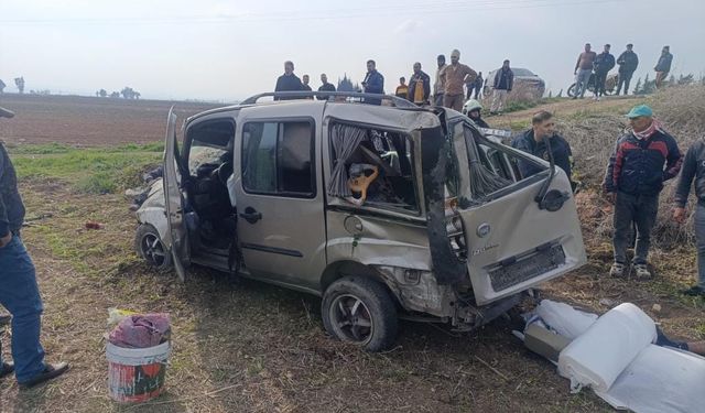 Hatay’da hafif ticari araç tarlaya uçtu: 1’i ağır 3 yaralı