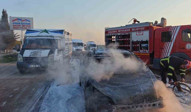 Şanlıurfa’da otomobil alev topuna döndü