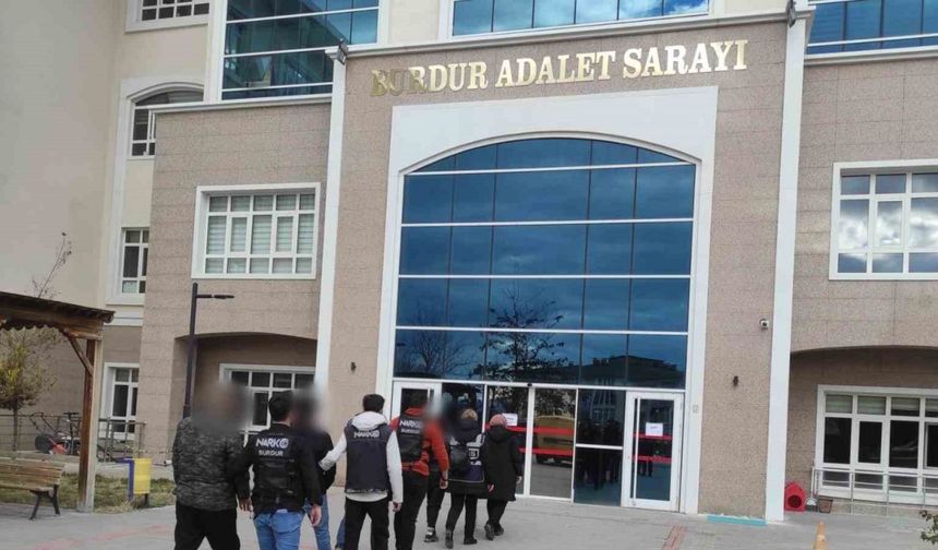 Burdur’da 8 uyuşturucu şüphelisi tutuklandı